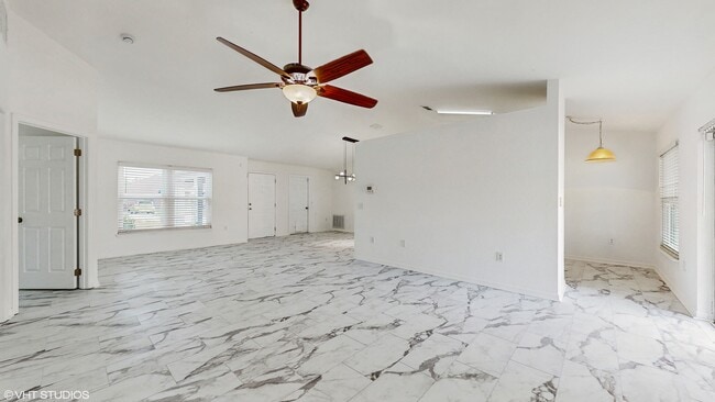 Building Photo - 438 Peace Ct