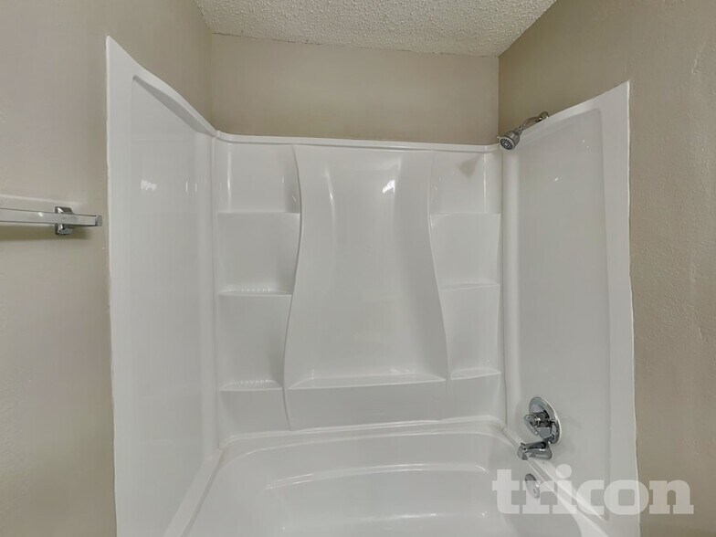 Building Photo - 211 Meagan St