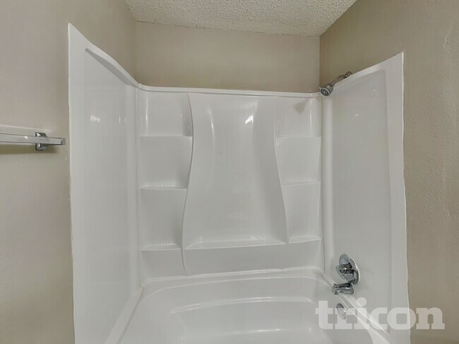 Building Photo - 211 Meagan St