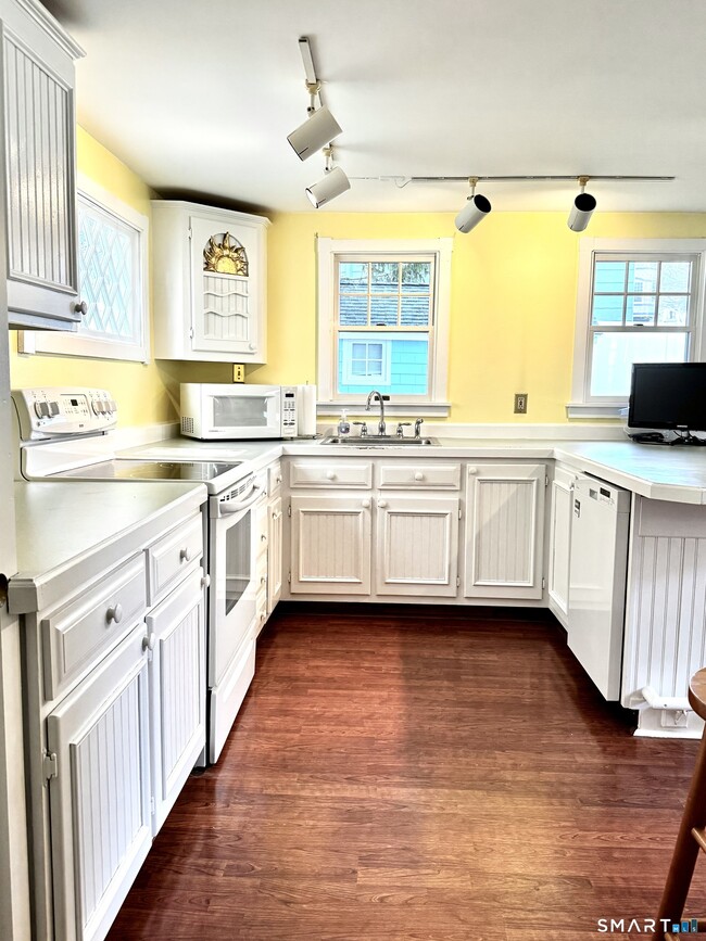 Building Photo - 22 Hillside Ave