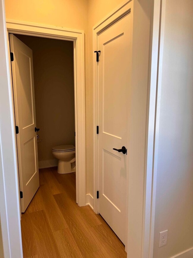 Building Photo - 470 S 91st St