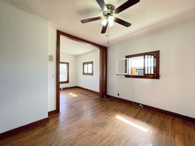 Building Photo - 3 bed in Nickerson with large fenced yard