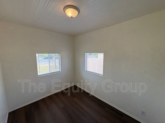 Building Photo - 326 S L St