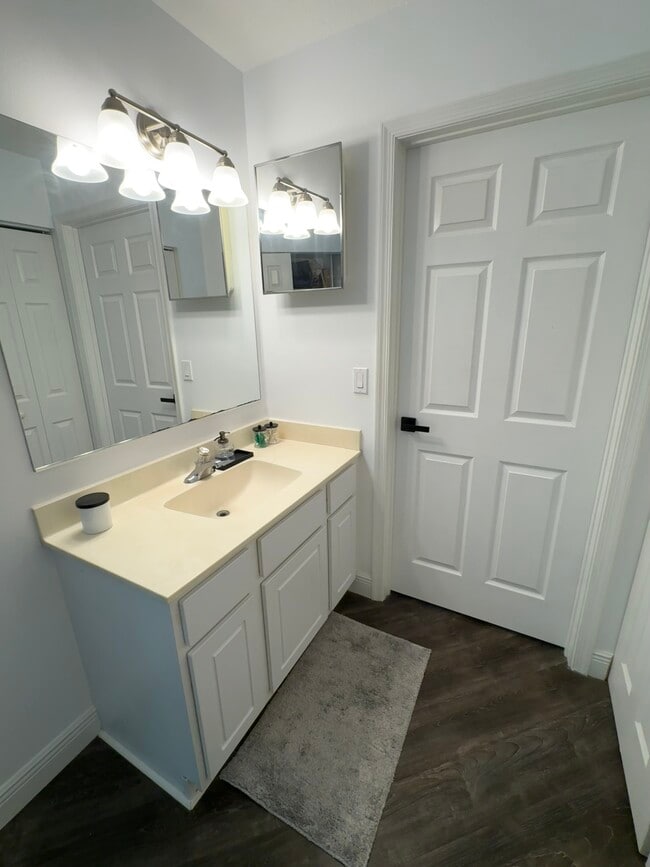 Building Photo - 1146 NE Coy Senda