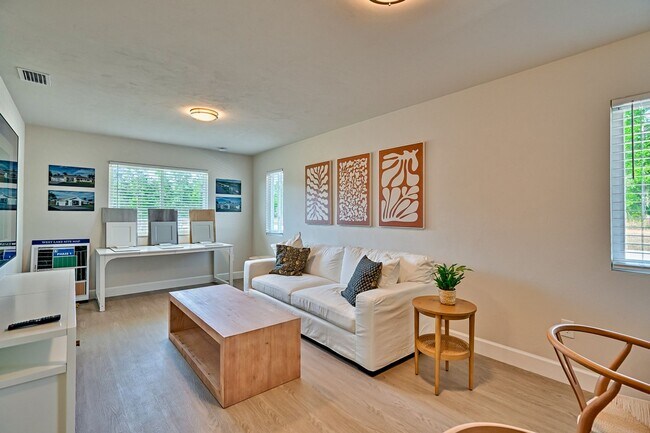Building Photo - NEW HOME! 3/2  in Hawthorne