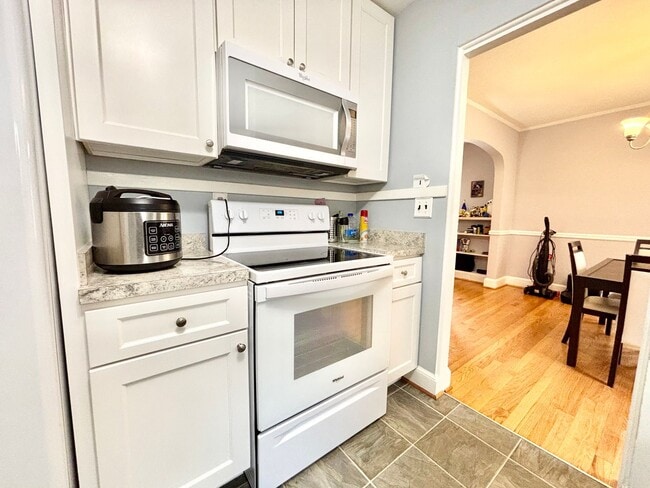 Building Photo - Cozy Home in Norfolk!