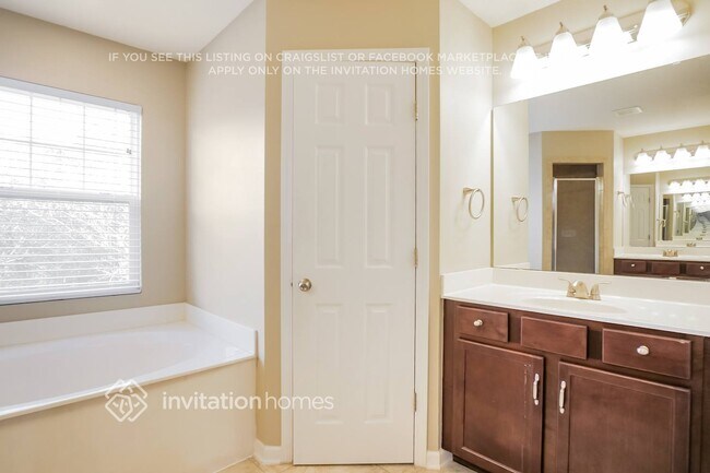 Building Photo - 1160 Carmona Pl