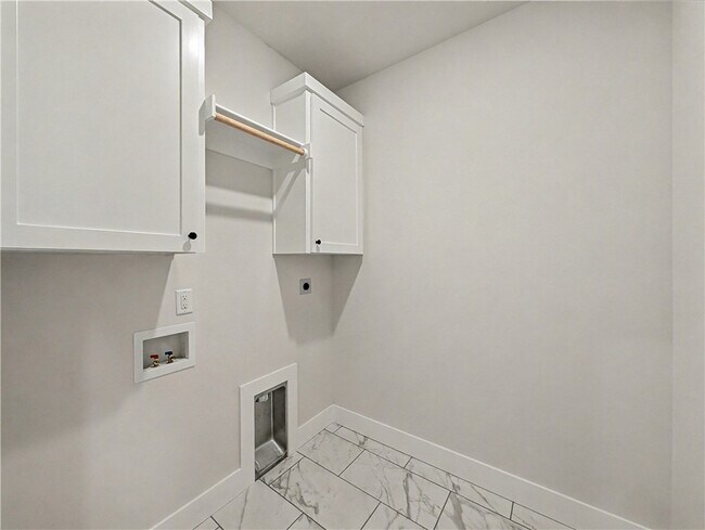 Building Photo - 6907 SW High Meadow Blvd