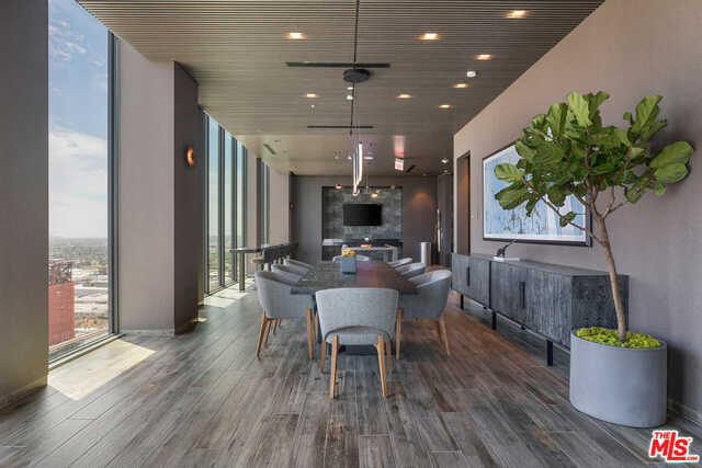 Building Photo - 3311 La Cienega Blvd