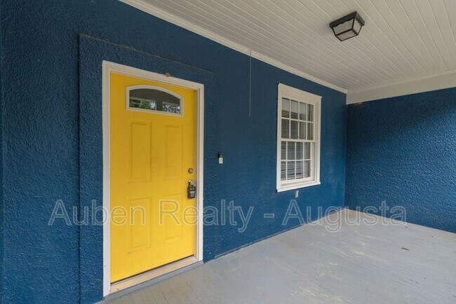 Building Photo - 2056 McDowell St