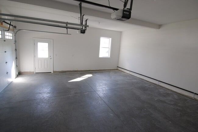Building Photo - 1 Scout Ln