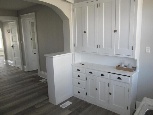 Building Photo - 119 Tennyson Ct