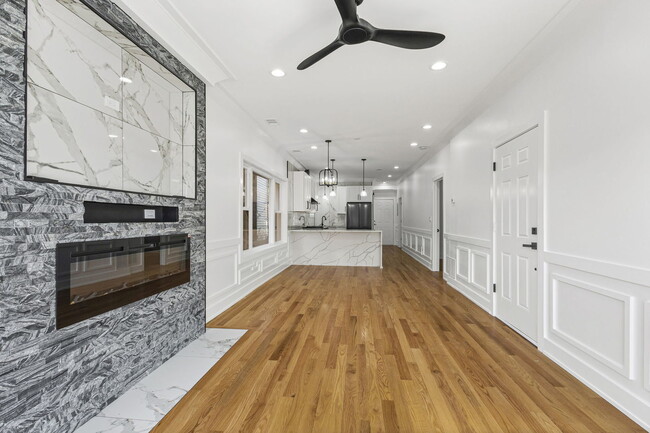 Building Photo - 3934 N Sawyer Ave