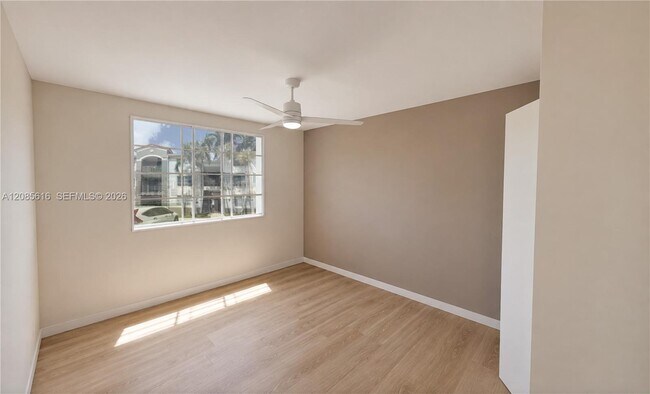 Building Photo - 6821 SW 44th St