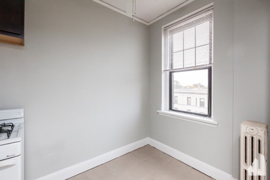 Building Photo - 3831 N Fremont St