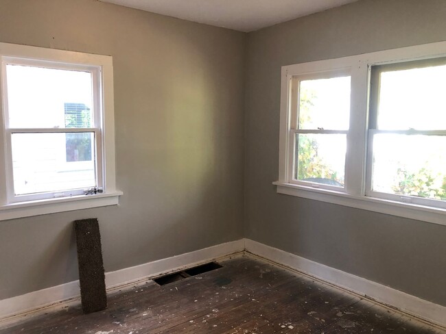 Building Photo - 3 BED 2 BATH SINGLE FAMILY IN SHAKER HEIGHTS!