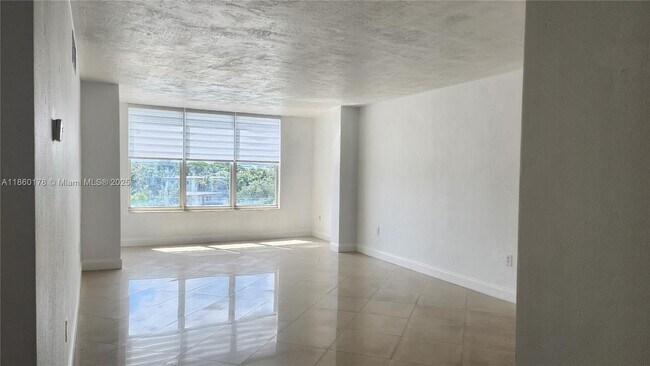 Building Photo - 1475 NE 125th Terrace