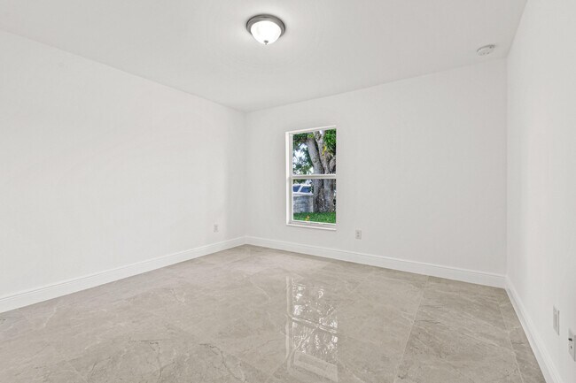 Building Photo - 427 Barnett St
