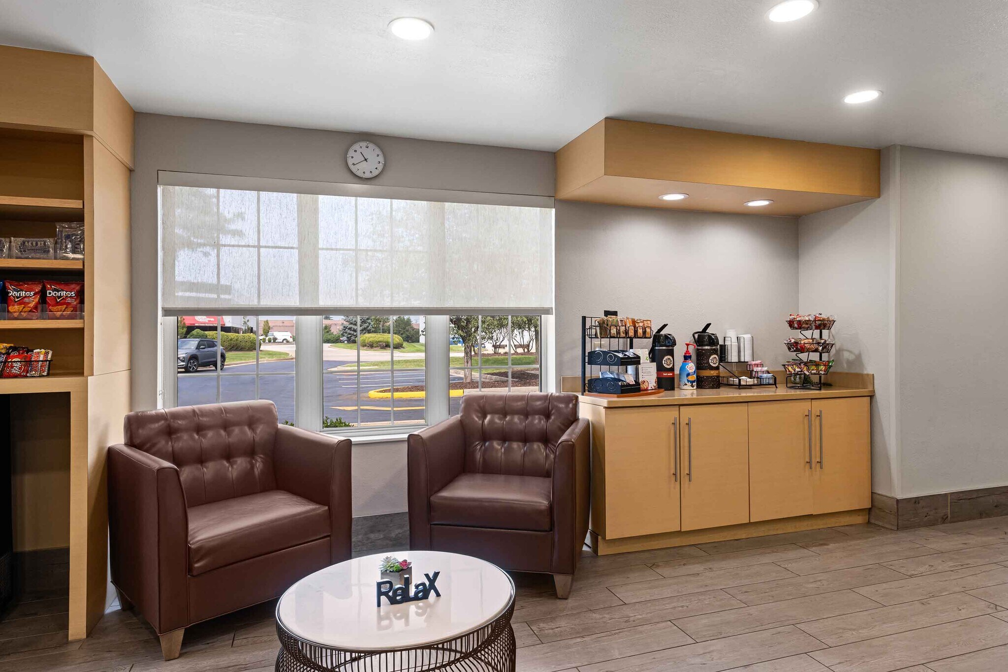 Building Photo - Furnished Studio-Fenton