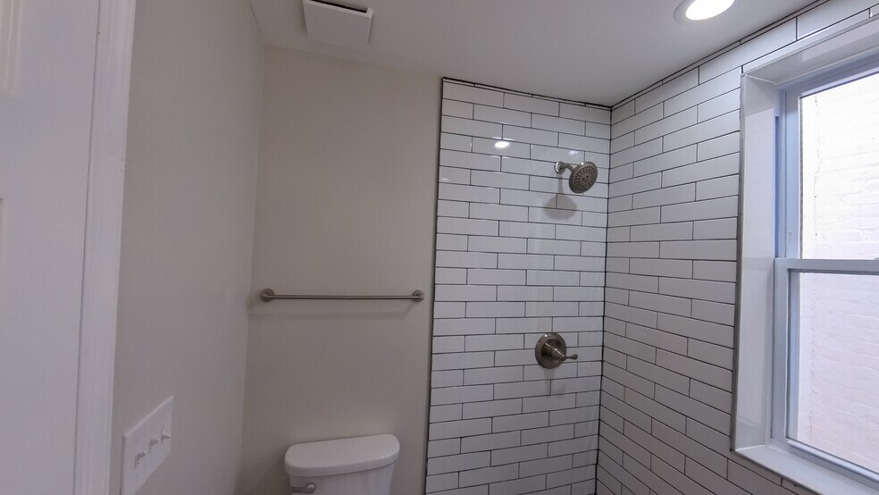 Bathroom - 4646 York Rd