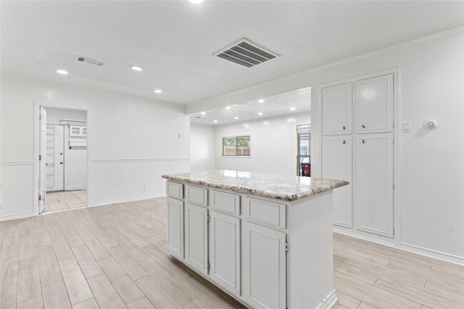 Building Photo - 10906 Keese Dr