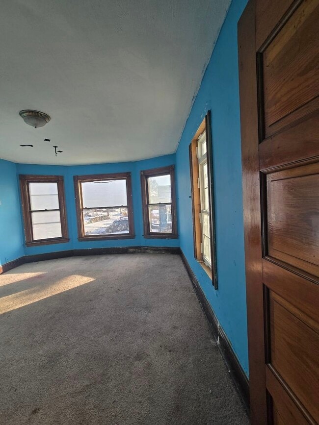 Building Photo - 17 7th St