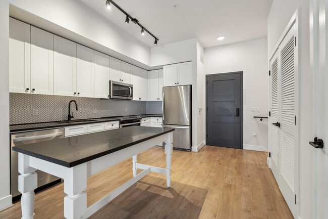 Building Photo - 1339 E St SE