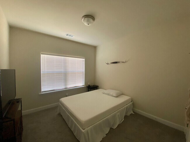 Building Photo - 4bed-2bath Newer built home in Hinesville, GA!