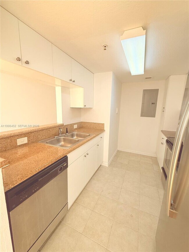 Building Photo - 36 NW 6th Ave