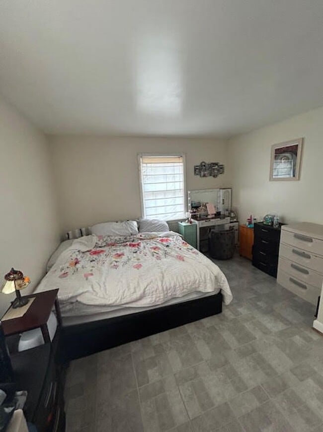 Building Photo - 3 Bedroom 1.5 Bathroom Available in Lancaster