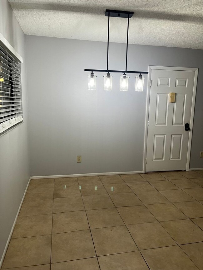 Building Photo - 3300 Fox Chase Cir