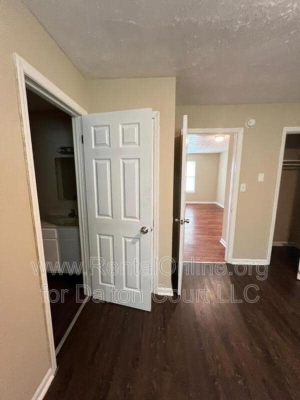 Building Photo - 1972 Cambridge Dr