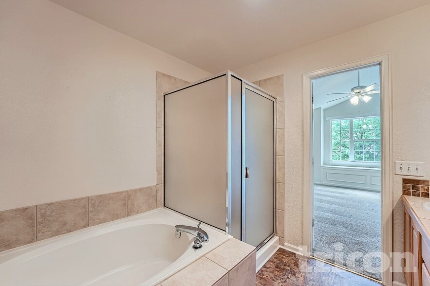 Building Photo - 8566 S Lewis Way