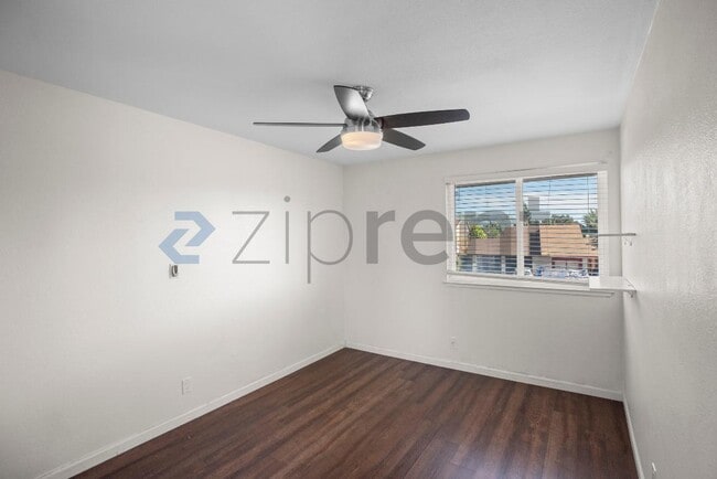 Building Photo - 37789 Essanay Pl