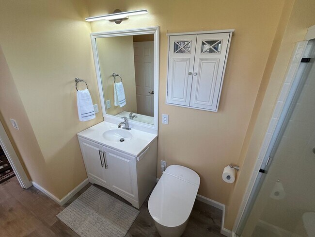 Building Photo - Updated 2 bedroom + loft, 2.5 bath DuPont Home