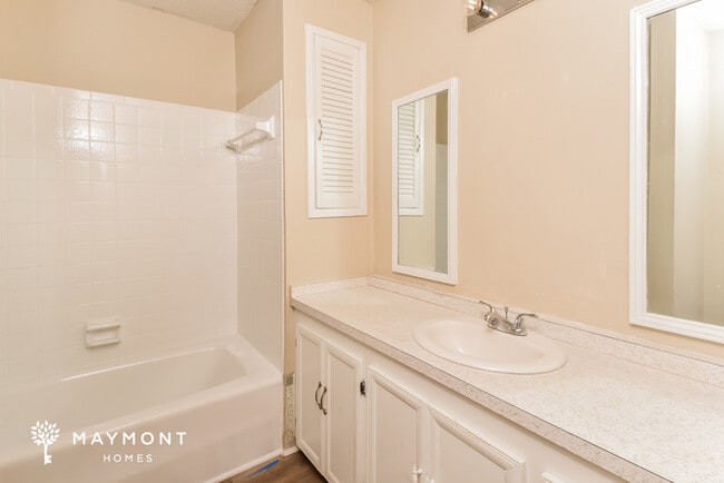 Building Photo - 3113 Evergreen Dr