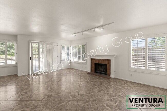 Building Photo - Spacious 4-Bed, 3-Bath Gem in Camarillo Heights