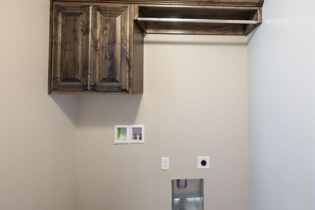 Building Photo - BEAUTIFUL 5 BED 3 BATH HOME IN FIRTH