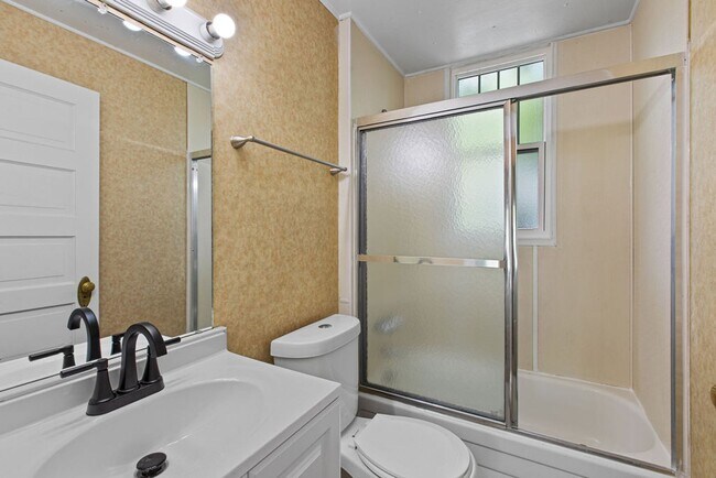 Building Photo - 8 Bedroom Home with 3 Kitchens Near UNC - Available as a single home or 2 separate units.