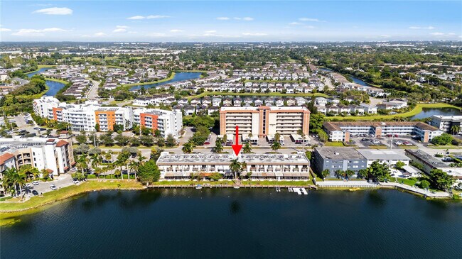 Building Photo - 1100 Crystal Lake Dr