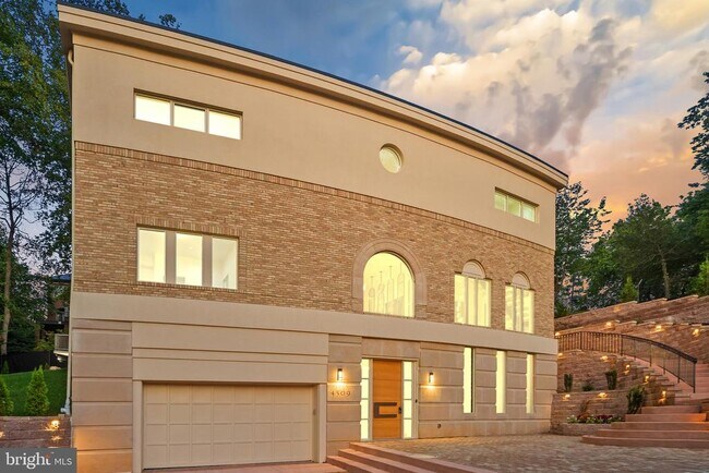 Building Photo - 4509 Foxhall Cres NW