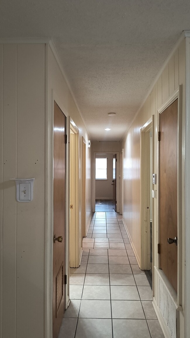 Building Photo - 7211 Rustic Cir