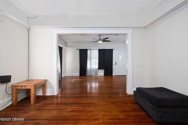 Building Photo - 121 Bellevue Ave