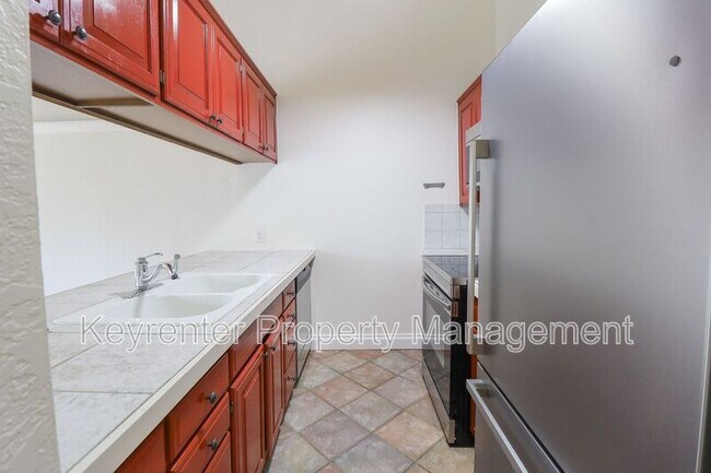 Building Photo - 1505 Riverside Dr