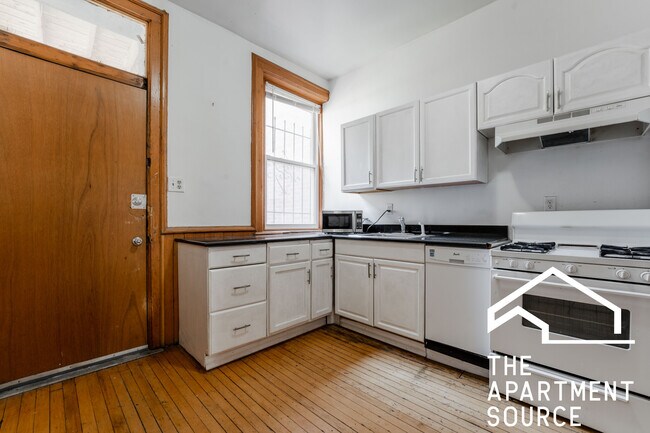 Building Photo - 241 W Scott St