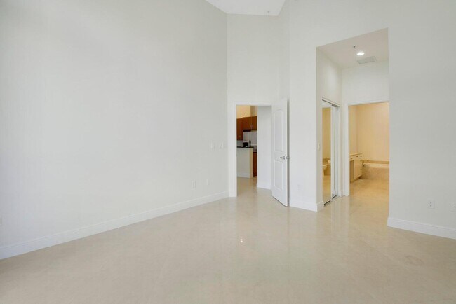 Building Photo - 701 S Olive Ave
