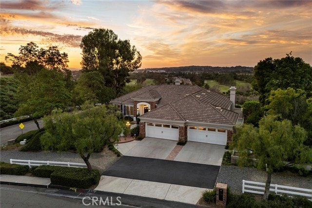 Building Photo - 2309 Skyline Dr