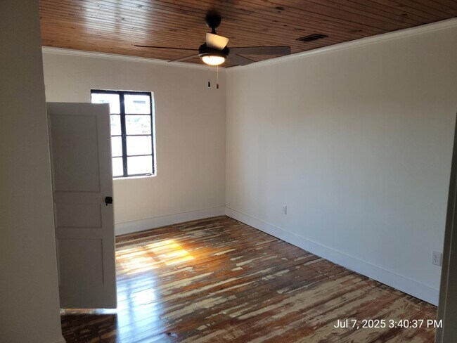 Building Photo - 4 Bedroom Historic Residential Unit Near Downtown Pensacola