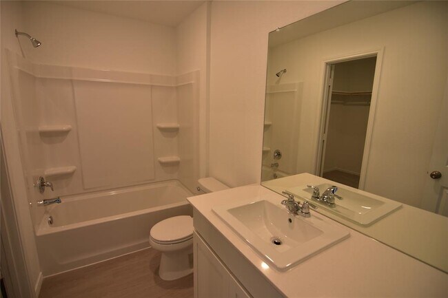 Building Photo - 373 Keefer