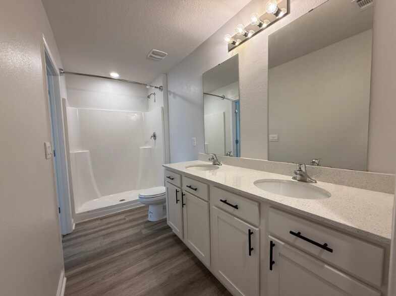 Building Photo - 437 Scarborough St